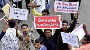 गुजरात के दलितों के लिए धर्म की दीवार सबसे उंची