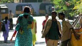 आसपास देखिए कैसे नजरों से ही रेप किए जा रहे हैं