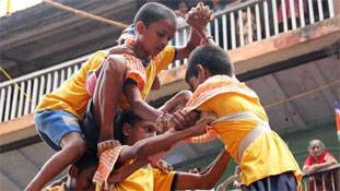 ‘दही-हांडी’ की राजनीति का धार्मिक रूप