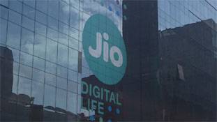 13 साल बाद रिलायंस ने फिर हिला दी मोबाइल की दुनिया