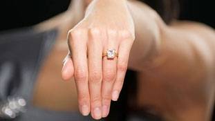 नौकरी चाहिए तो निकाल दीजिए अपनी सगाई की अंगूठी!