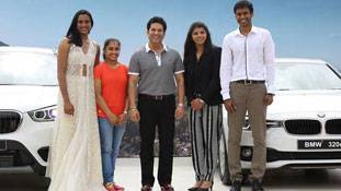 विज्ञापनों का देवता बनाम खेल पुजारी