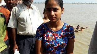 11 साल की ये 'जलपरी' करेगी 570 किमी उफनाती गंगा को तैरकर पार