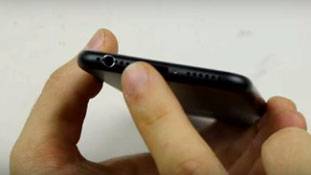 आखिर ढ़ूंढ निकाला आईफोन-7 का सीक्रेट हेडफोन पोर्ट !