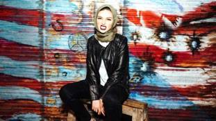 मुस्लिम महिला का हिजाब पहनकर प्लेबॉय मैगजीन में आना खटक क्यों रहा है