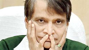 कैसे रेलवे ने अपने ही पैरों पर कुल्हाड़ी मार ली!