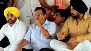 पंजाब एक्स्प्रेस में 'बाहरी-कोटा' न होने से 'आप' को कंफर्म टिकट नहीं !