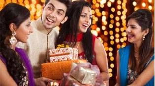 मिठाई की जगह 100 रुपए में गिफ्ट की जा सकती हैं ये चीजें...
