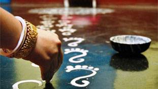 दीपावली में 'लक्ष्मी जी' आती हैं या जाती हैं?