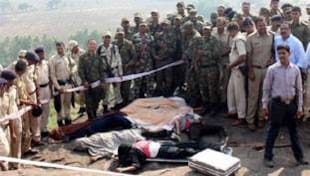 राजनीतिक लाभ के पाले पड़ गई भोपाल मुठभेड़ राजनीतिक लाभ के पाले पड़ गई भोपाल मुठभेड़