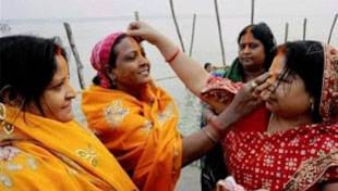 त्योहारों का मज़ा उसे लिंगभेद से मुक्त करके मनाने में ही है... त्योहारों का मज़ा उसे लिंगभेद से मुक्त करके मनाने में ही है...