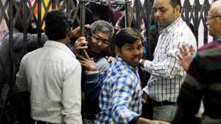 परिवर्तन तो चाहिए, पर प्रक्रिया का दर्द नहीं ?