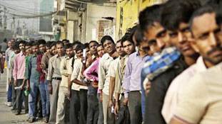 खबरदार, यह ईमानदारों की कतार है, बेईमान दूर रहें !