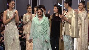 गैंगरेप की शिकार ये महिला क्यों न हो रोल मॉडल !