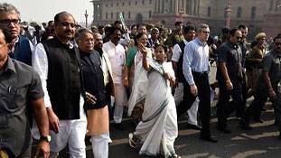 नोटबंदी: कहीं अपने चक्रव्यूह में तो नहीं फंसा विपक्ष ?? नोटबंदी: कहीं अपने चक्रव्यूह में तो नहीं फंसा विपक्ष ??