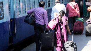 अनिवार्य कर दिया जाय रेल यात्रियों का बीमा