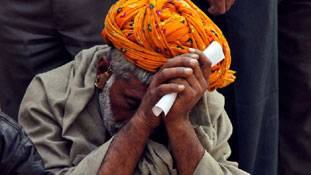 कैश की आस छोड़ दें क्या मोदी जी ?