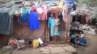 देवार जाति अब कला से दूर कचरे के ढेर में है