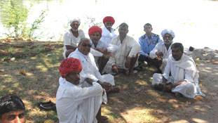 नोटबंदी से दो-चार होते गांव की कथा-व्यथा