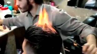 बाल काटने वाला नहीं बाल जलाने वाला हेयर स्टाइलिस्ट !