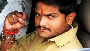 क्या गुजरात में हार्दिक पटेल एक बार फिर आरक्षण की आग को हवा देंगे?