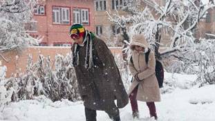 फिर से गुलज़ार हो रहा है धरती का स्वर्ग