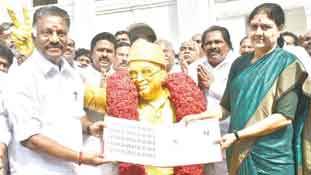 क्या जल्लीकट्टू का जश्न भी पनीरसेल्वम की राह आसान नहीं बना पाएगा?