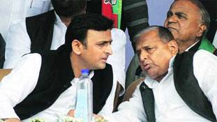 भारत में हुए 'पारिवारिक तख्‍तापलट' की अगली कड़ी ही है समाजवादी 'दंगल'