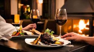 वैट, सर्विस चार्ज और टिप का झगड़ा शुरू होता है अब...