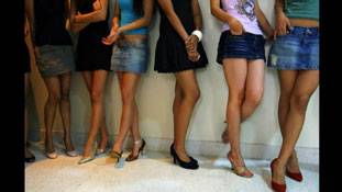 'तालिबानी बाज़ार' जो स्त्रियों को कपड़े ही पहनने नहीं देता !