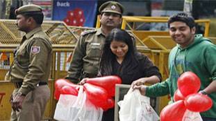 वैलेंटाइन डे यानी ईद-ए-आशिकीन !