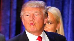 #DressLikeAWoman देखिए कैसे ट्रंप को भारी पड़ रहा है !