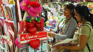 बड़े भारतीय बाजार में संघर्ष से भरा वैलेंटाइन डे !