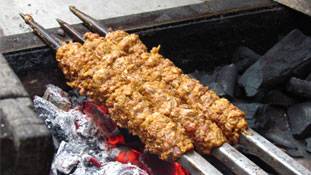 टुंडे कबाब की हसरत पूरी करेंगे यहां के कबाब!