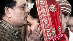 बधाई अमिताभ बच्चन…बेटियों के लिए मां-बाप से बड़ा अपराधी कोई नहीं!