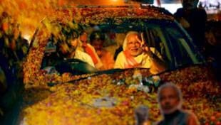 उत्तर प्रदेश में भगवा सुनामी, ब्रैंड मोदी का बोलबाला उत्तर प्रदेश में भगवा सुनामी, ब्रैंड मोदी का बोलबाला