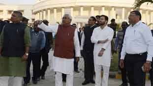 बिहार के महागठबंधन में गर्दा क्‍यों उड़ने लगा है ?