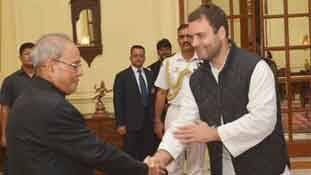 कांग्रेस चाहे तो राष्ट्रपति प्रणब मुखर्जी के मैसेज में संजीवनी बूटी खोज ले