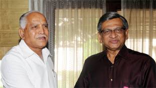 जब 70 पर तलवार लटकी हो, 84 के कृष्णा बीजेपी में कौन सा ख्वाब देख रहे हैं ?