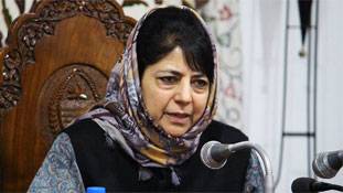 हिंसा ने बढ़ाईं महबूबा की चुनौतियां लेकिन क्यों हैं हाथ बंधे