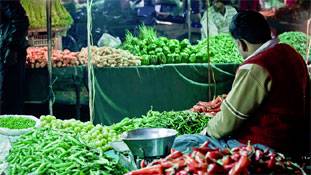 द्विअर्थी संवाद से निपटने का हथियार भी महिलाओं को ही सोचना होगा