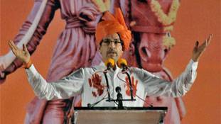 चप्पलबाजी और संसद में हंगामा तो ट्रेलर था पिक्चर तो पूरी बाकी है!