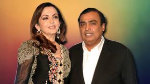 मुकेश अंबानी जीते हैं ऐसी लाइफ, जानकर रह जाएंगे हैरान