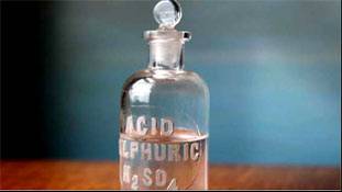 महिला का एसिड अटैक करना कोई सशक्ति‍करण नहीं है