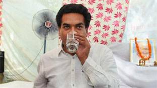 केजरीवाल की पत्नी सुनीता बनाम कपिल की मां अन्नपूर्णा और दो करोड़ का सवाल