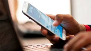 स्मार्टफोन में ये सब सेव रखने का भुगतना पड़ेगा खामियाजा!