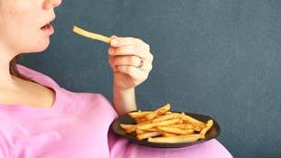 मां के खाए हुए फ्रेंच फ्राइज, होने वाले बच्चे को भी जंक फूडी ही बना देते हैं