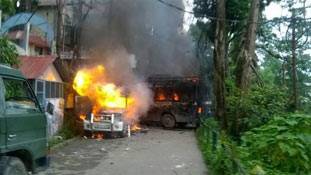 दार्जिलिंग हिंसा: भाषा तो एक बहाना है