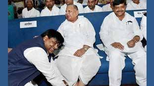 रेपिस्ट के बचाव में क्यों खड़े हो जाते हैं मुलायम !