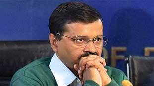 दिल्ली सरकार के अफसरों पर सीबीआई का खौफ क्यों?